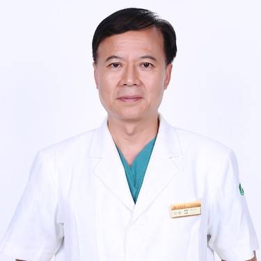 何斌
